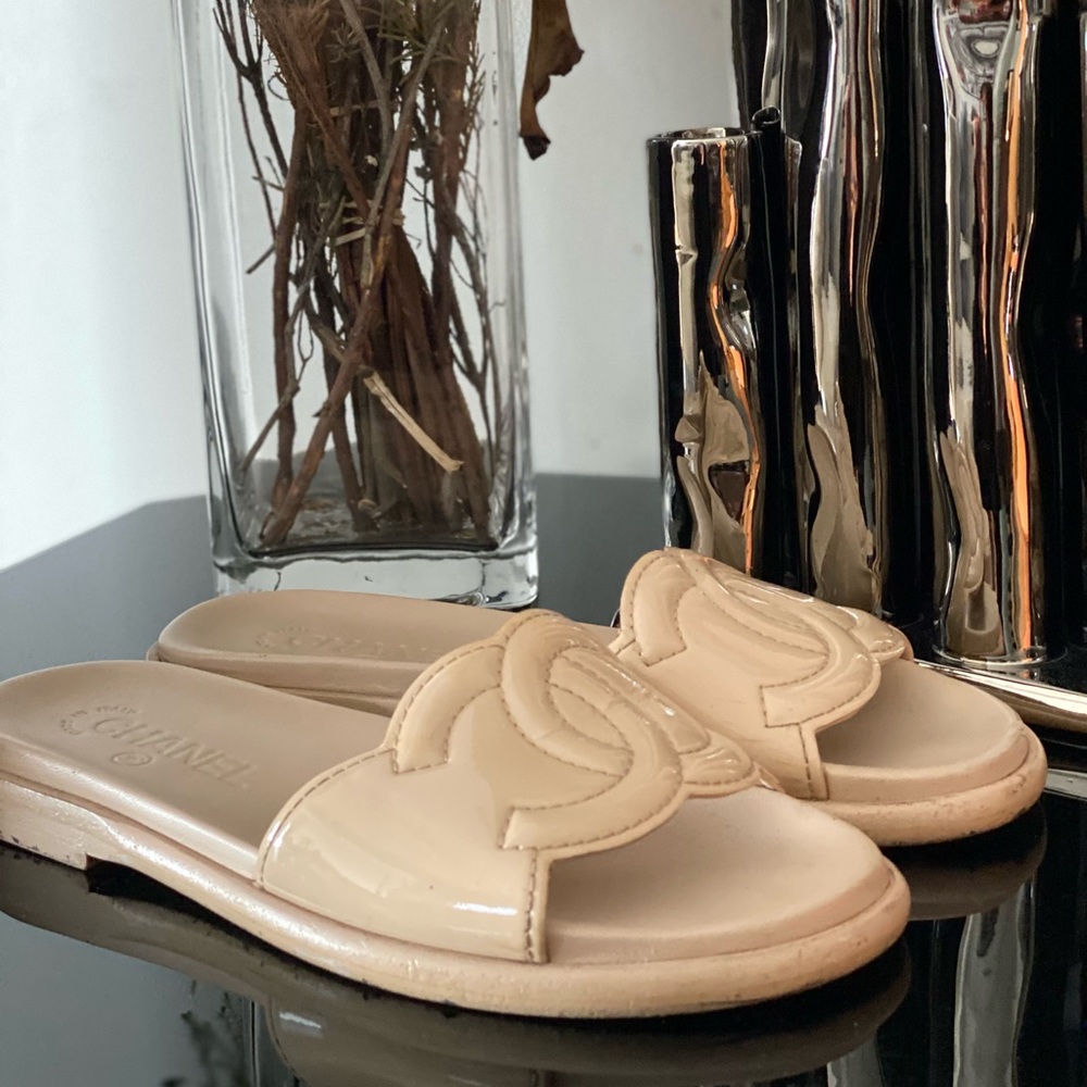 Authentic Chanel Slip-ons. - Picture 3 of 11